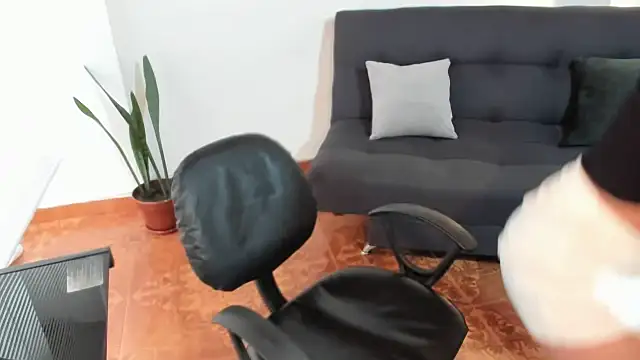 amy lennox online show from October 14, 2025, 1:01 pm