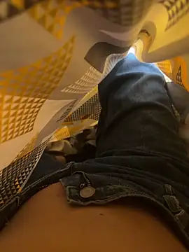 Snapshot of crazy111girl chatting on November 17, 2025, 3:51 pm crazy111girl online show from November 17, 2025, 3:51 pm