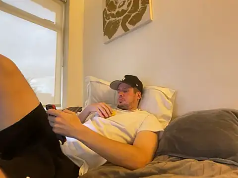 Snapshot of shyandchilling chatting on October 3, 2025, 5:10 pm shyandchilling online show from October 3, 2025, 5:10 pm