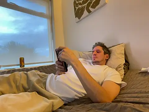 Snapshot of shyandchilling chatting on October 20, 2025, 4:40 pm shyandchilling online show from October 20, 2025, 4:40 pm