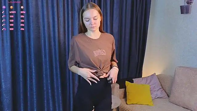 Snapshot of LouisaChaobal chatting on October 27, 2025, 1:31 am LouisaChaobal online show from October 27, 2025, 1:31 am