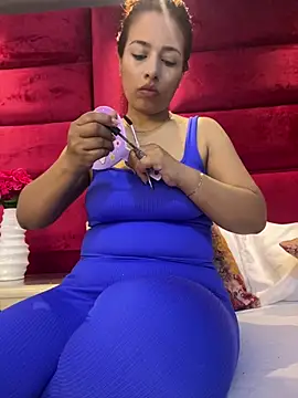 VictoriaFerro online show from July 4, 2026, 12:44 pm