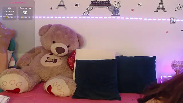 arianajoliee online show from January 14, 2026, 11:09 pm