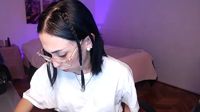 Snapshot of Sofia_Amour chatting on September 14, 2025, 12:10 am Sofia Amour online show from September 14, 2025, 12:10 am