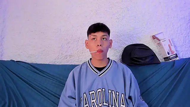 zeus blaze online show from November 19, 2025, 7:47 pm