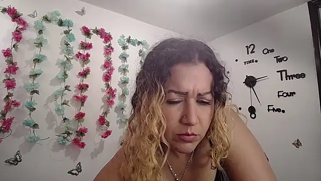 Skarleth Diaz online show from September 21, 2025, 3:02 pm