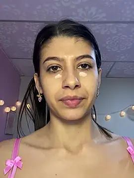 Snapshot of Lenapink19 chatting on February 5, 2026, 10:36 pm Lenapink19 online show from February 5, 2026, 10:36 pm