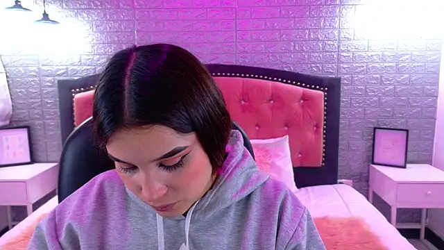 Natalie loffreda online show from September 23, 2025, 2:58 am