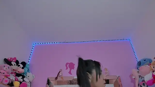 Snapshot of Emmy_Rivas chatting on October 4, 2025, 12:30 am Emmy Rivas online show from October 4, 2025, 12:30 am