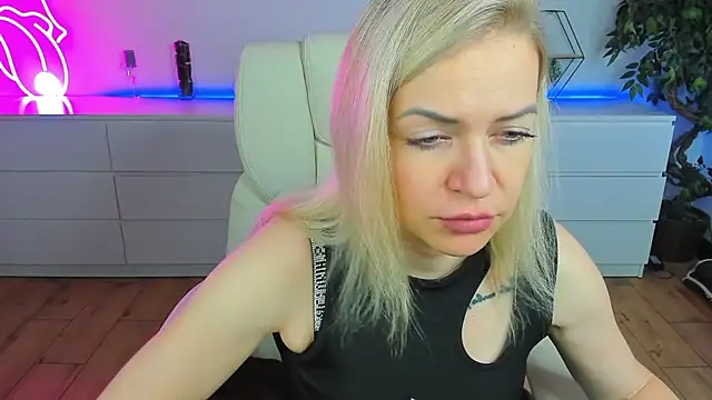 Snapshot of Anna_Snows chatting on September 14, 2025, 12:04 pm Anna Snows online show from September 14, 2025, 12:04 pm