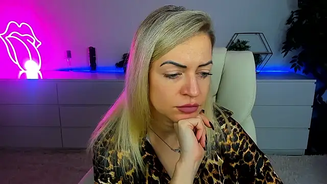 Snapshot of Anna_Snows chatting on September 18, 2025, 5:31 am Anna Snows online show from September 18, 2025, 5:31 am