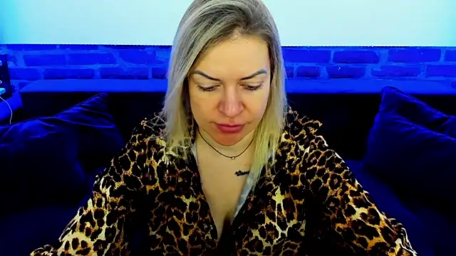 Snapshot of Anna_Snows chatting on November 6, 2025, 6:36 am Anna Snows online show from November 6, 2025, 6:36 am