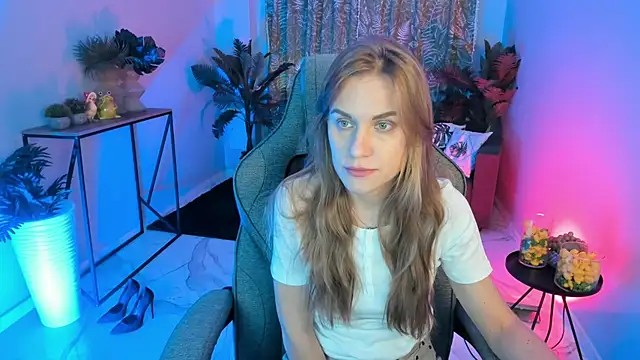 Snapshot of VanessaMates chatting on October 14, 2025, 5:41 am VanessaMates online show from October 14, 2025, 5:41 am