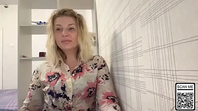 Blondie xoxoxo online show from October 27, 2025, 8:40 am