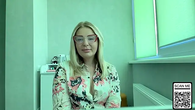 Snapshot of Blondie_xoxoxo chatting on July 14, 2026, 10:21 am Blondie xoxoxo online show from July 14, 2026, 10:21 am