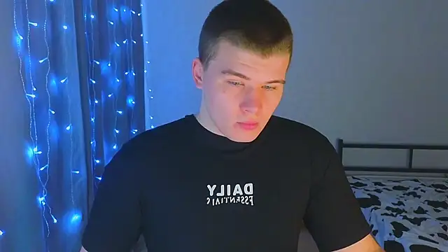 kittenmurr online show from November 27, 2025, 4:25 am