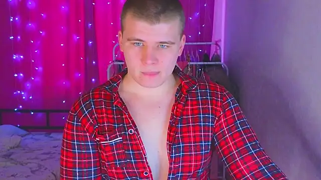 kittenmurr online show from February 10, 2026, 6:06 am