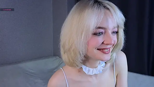 Snapshot of ShizukaBlanche chatting on November 3, 2025, 5:31 am ShizukaBlanche online show from November 3, 2025, 5:31 am