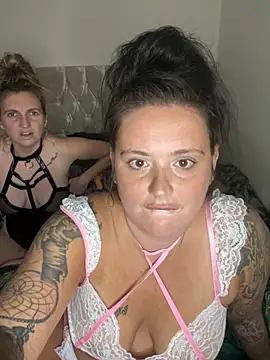 Snapshot of Charsworld chatting on October 24, 2025, 6:04 pm Charsworld online show from October 24, 2025, 6:04 pm