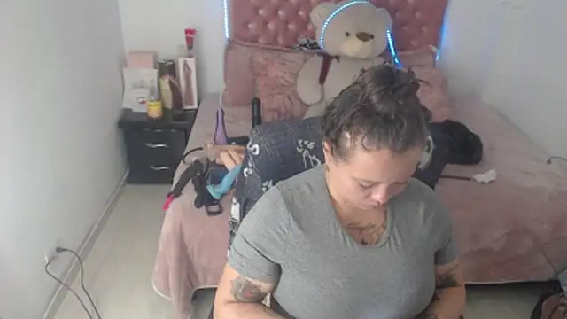 patty squirt  online show from April 8, 2026, 12:38 pm