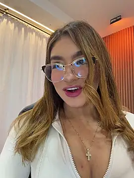 Snapshot of jenn_fit chatting on May 6, 2026, 2:19 am jenn fit online show from May 6, 2026, 2:19 am
