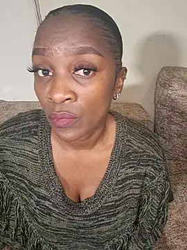 Yummychoklit online show from July 12, 2026, 3:47 pm