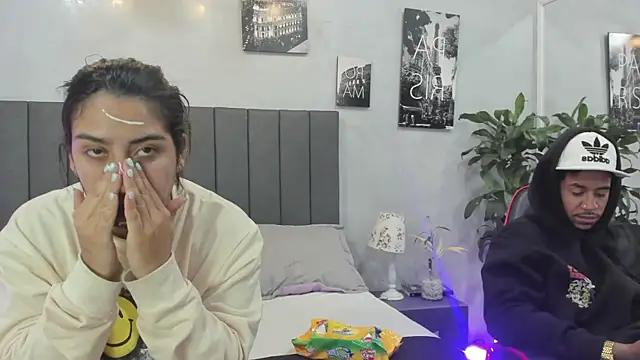 violet and myers online show from September 23, 2025, 11:57 am