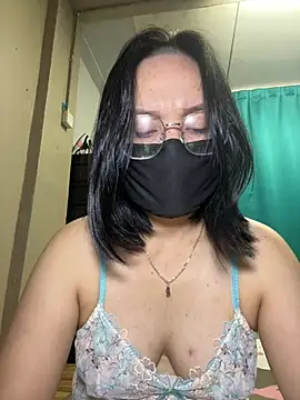 Snapshot of melyiaaa chatting on February 7, 2026, 3:38 pm melyiaaa online show from February 7, 2026, 3:38 pm