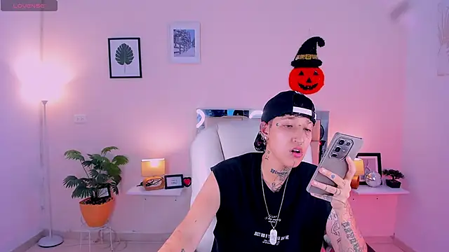 Snapshot of Luci_Rose chatting on October 7, 2025, 2:20 am Luci Rose online show from October 7, 2025, 2:20 am