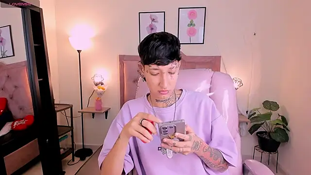 Snapshot of Luci_Rose chatting on October 10, 2025, 2:43 am Luci Rose online show from October 10, 2025, 2:43 am