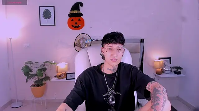 Snapshot of Luci_Rose chatting on October 22, 2025, 4:02 am Luci Rose online show from October 22, 2025, 4:02 am