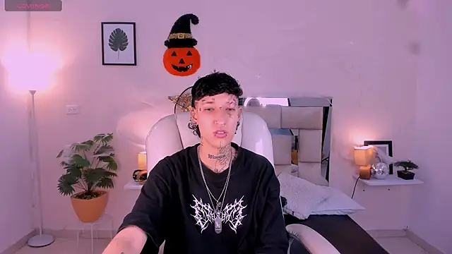 Snapshot of Luci_Rose chatting on October 23, 2025, 2:33 am Luci Rose online show from October 23, 2025, 2:33 am