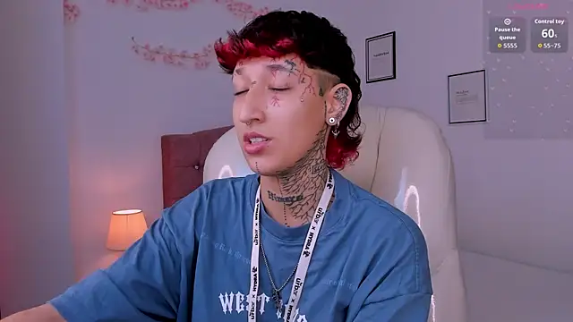 Luci Rose online show from April 7, 2026, 8:42 pm