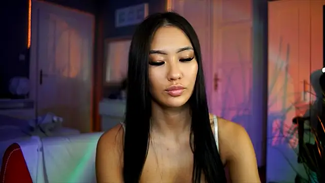 Snapshot of SyrenAsia chatting on November 7, 2025, 8:42 pm SyrenAsia online show from November 7, 2025, 8:42 pm