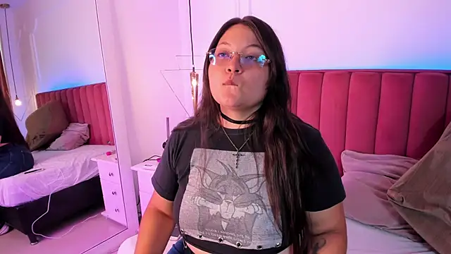 Tessa Sinclaire online show from April 2, 2026, 8:28 pm