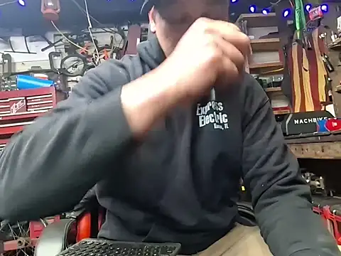 twistafatpipe online show from March 3, 2026, 11:43 pm