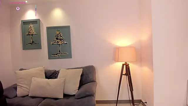 VeronicaBlue online show from October 27, 2025, 9:24 am