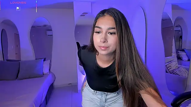 VeronicaBlue online show from June 7, 2026, 9:46 am