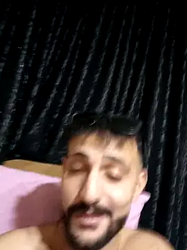 Snapshot of Muratcan33 chatting on November 7, 2025, 12:32 am Muratcan33 online show from November 7, 2025, 12:32 am