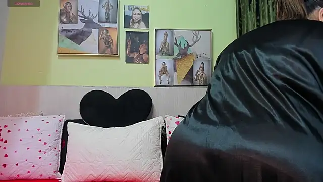 AtheneaArbelaez  online show from January 10, 2026, 3:41 am