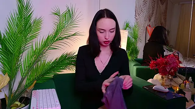 Snapshot of MonikaCarter chatting on November 2, 2025, 10:28 am MonikaCarter online show from November 2, 2025, 10:28 am