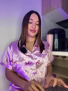 Bella-taylorr online show from April 10, 2026, 6:07 am