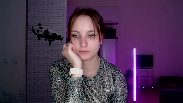 Leonaalove online show from April 2, 2026, 5:32 pm
