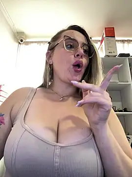 CurvyLust x online show from February 23, 2026, 2:14 pm