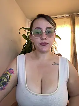 CurvyLust x online show from April 20, 2026, 1:47 pm