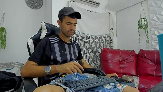 Snapshot of adri_sexboy229 chatting on October 15, 2025, 1:50 am adri sexboy229 online show from October 15, 2025, 1:50 am