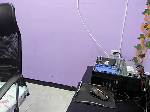 Megan Collinss  online show from September 20, 2025, 3:24 pm