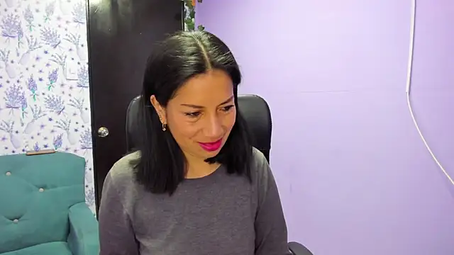 Megan Collinss  online show from October 10, 2025, 3:22 pm