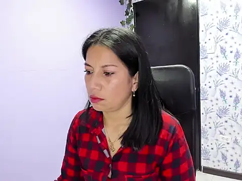 Megan Collinss  online show from November 6, 2025, 1:34 pm