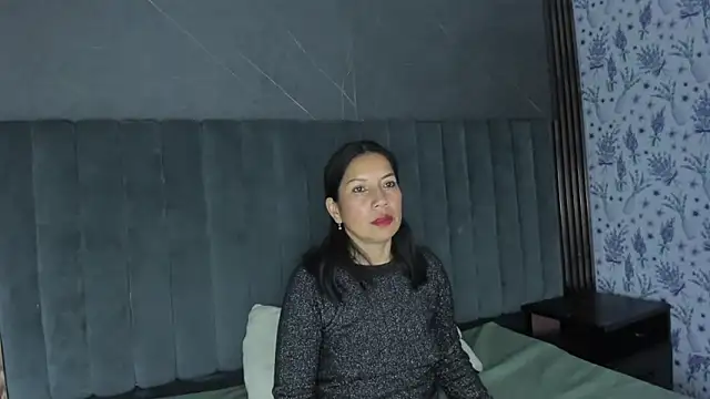 Megan Collinss  online show from December 18, 2025, 12:00 pm